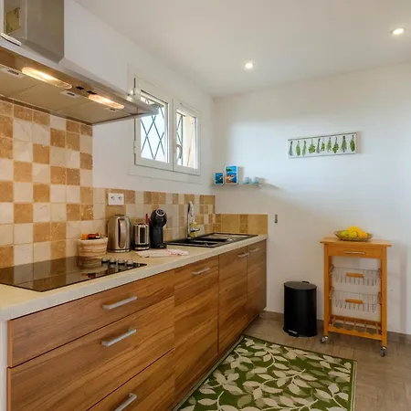Duplex 2 Golden Sun Apartment